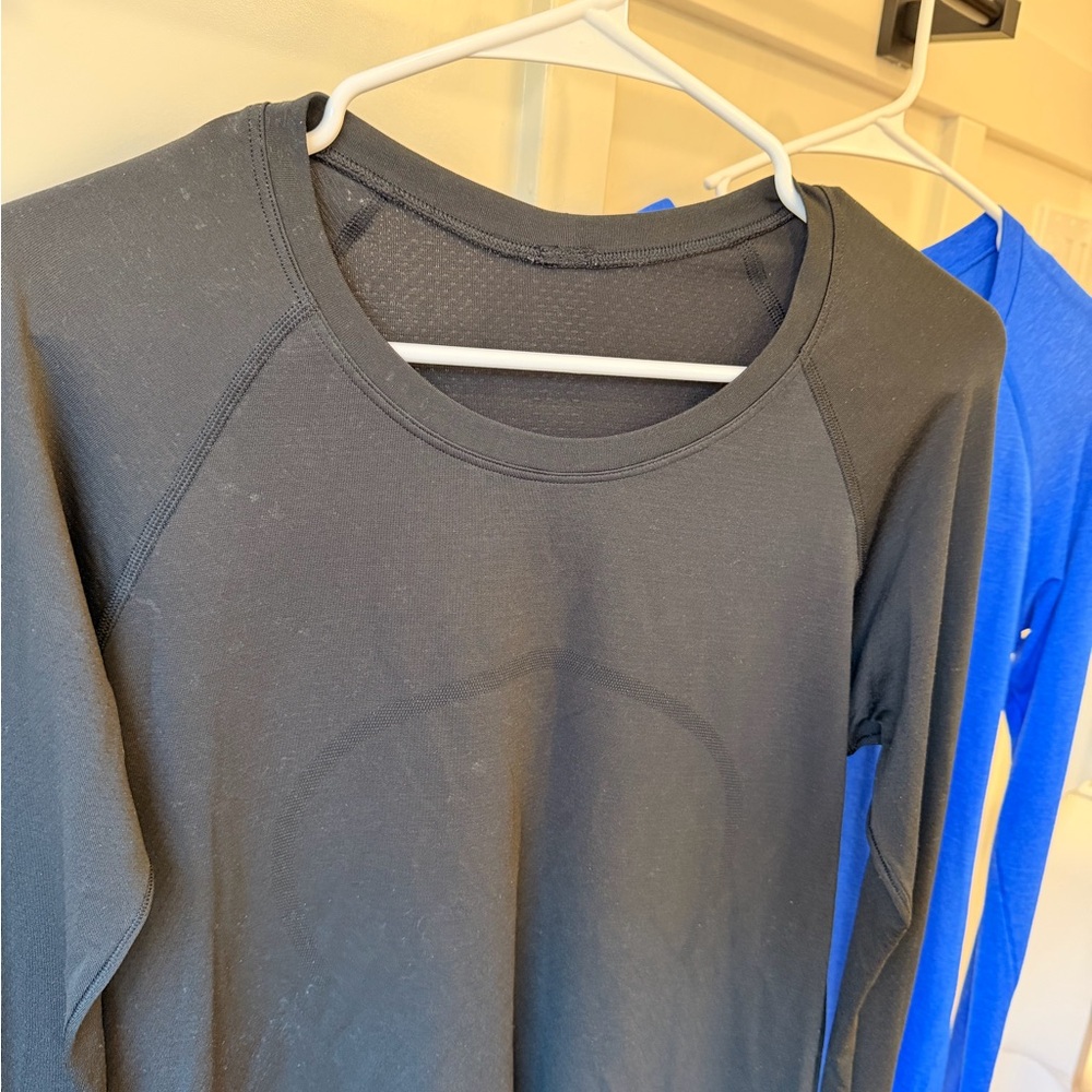 lululemon athletica Black & Blue Long Sleeve swiftly tech tops - regular length - Picture 3 of 3